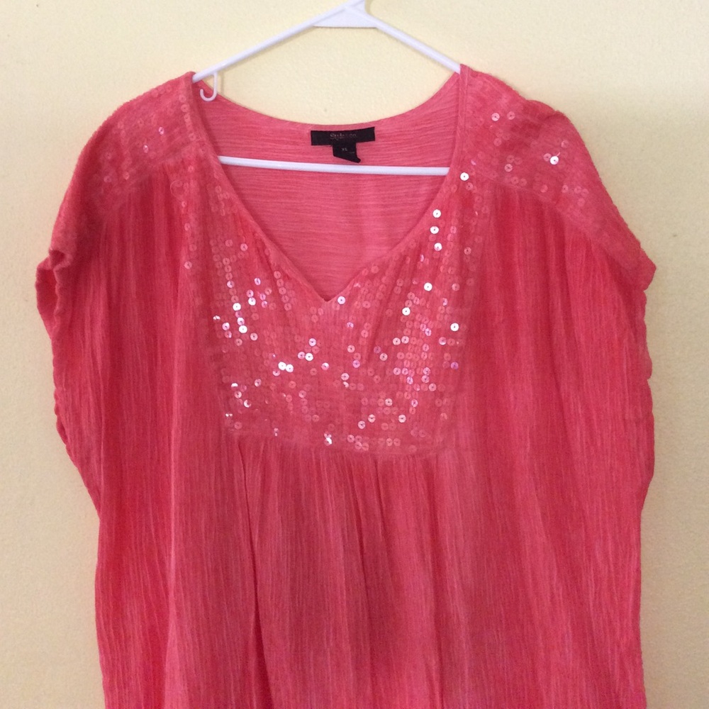 Women’s Top - Picture 2 of 2